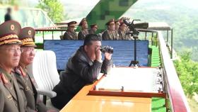 김정은, 전술종합훈련 참관...