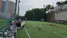 승용차가 고가도로에서 7m 아래로 추락...운전자 숨져