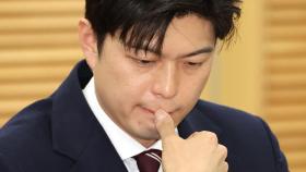 [이슈플러스] 김용태, '윤 탈당' 신중론 돌아섰나...이재명, 김상욱과 포옹