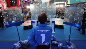 40년 만에 유세 현장에 등장한 '방탄유리'...