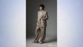 BTS 제이홉, K팝 남성 솔로 두 번째로 빌보드 표지 장식