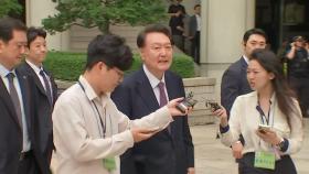 내내 침묵하던 윤 