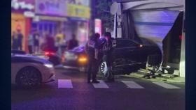 시흥서 금은방 들이받은 음주운전 차...남원서 땅 꺼짐 사고