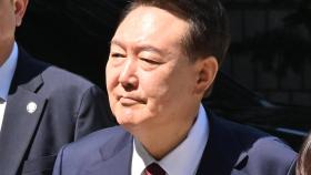 특검팀, 윤석열 재판 첫 참여...김용현 추가구속 갈림길