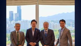 이 대통령, '보수 논객' 조갑제·정규재와 오찬...