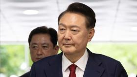 윤, 특검 소환 응할까...불응 시 강제 구인 가능성