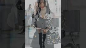 소녀시대 티파니 '취재진 보다 팬 먼저 챙기는 사랑스러움' #GirlsGeneration #TIFFANY #쇼츠 #short