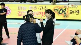 유니폼 바꿔입고 김천으로 돌아온 '클러치박'...언니들과의 여전한 우정