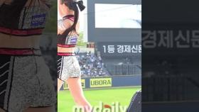 LG 유니폼 입은 걸그룹 네이처 우혜준 '단상에서도 돋보이는 미모' #치어리더 #쇼츠