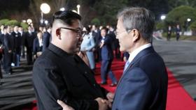 [남북정상회담] ＂또 만납시다＂…문재인 대통령·김정은, 아쉬운 작별 인사