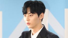 ＂안 어울리는게 뭐야＂…황민현, ′흑발이 잘 어울리는 아이돌′ 1위