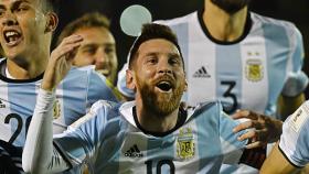 ′메시 해트트릭′ 아르헨티나, 에콰도르 꺾고 월드컵 본선行