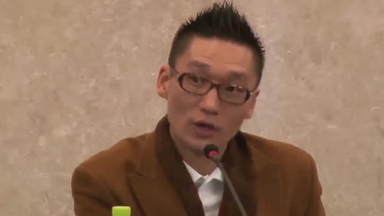 ′낸시랭 폭행 혐의′ 왕진진, 노래방서 체포 | ZUM TV