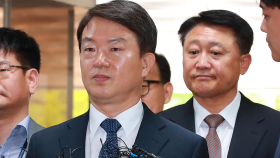 ′불법 선거 개입′ 강신명 前 경찰청장 구속 이철성은 기각