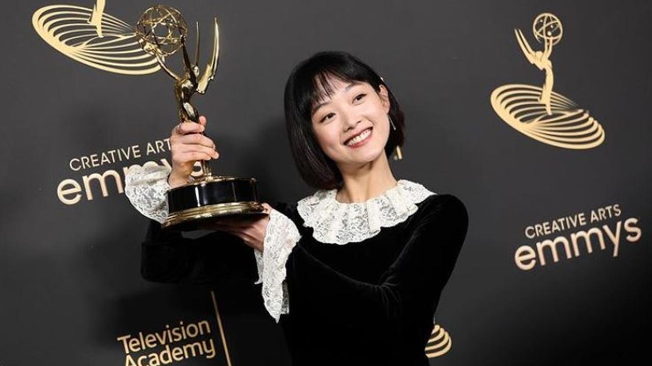 ′오징어게임′ 이유미, 에미상 게스트상 수상…韓 배우 최초 | ZUM TV