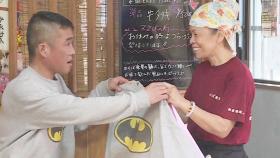 김건모, 친절한 일본 누나에 배트맨 티 선물 ‘훈훈한 감동’