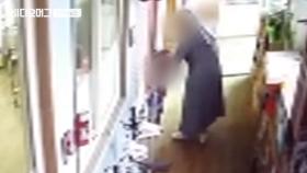 두 살배기 폭행한 원장 수녀 ＂넘어졌다고 해＂…CCTV 덜미