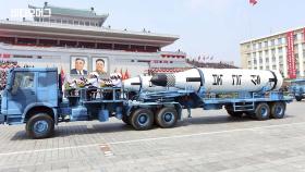 북한 김정은 차량, 열병식 선두도 