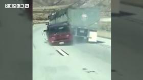 화물차 바퀴에 낀 채 6km 끌려간 자동차