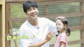 [당황] 이승기, 막내 선크림 바르기 ‘뜻밖의 달걀 메이크업’