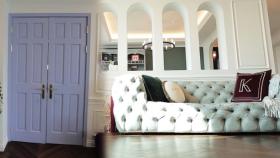 화려한 색감으로 특별함을 더해준 ‘거실’ (하우스)