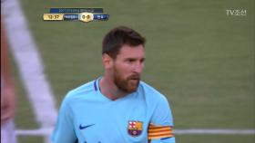 ‘살아있는 전설’ 메시! 아슬아슬하게 골대 옆으로 빗나가는 슈팅!