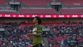 추격골을 노리는 콰드라도의 회심의 슈팅! 아쉬운 골대강타!