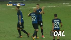 골대 구석으로 여유롭게 꽂아 넣는 페리시치의 골!