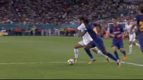 동점 골을 위해 바르셀로나의 골문을 위협하는 이스코!