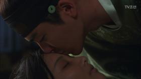 손지현에게 처음이자 마지막으로 이마에 키스하는 재호!