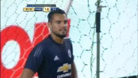 자칫하면 바르셀로나의 추가골로 이어질뻔한 펠라이니의 백패스!