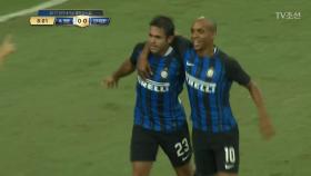 완벽하게 라인을 무너뜨리며 헤딩으로 선취골을 뽑아내는 에데르!