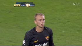 흐름을 잡으려는 공격에 슈퍼세이브를 보여주는 나바스GK, 실레센GK!